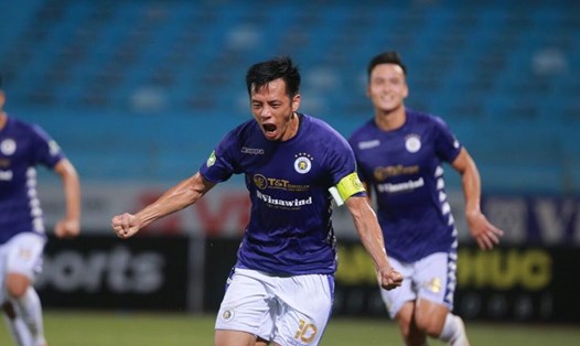 Văn Quyết lập hat-trick ở trận đấu Hà Nội thắng TPHCM 5-1. Ảnh: Thanh Xuân