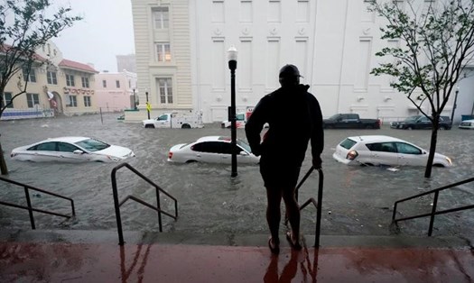 Đường phố khắp nơi ở thành phố Pensacola, Florida đều bị ngập lụt. Ảnh: CNN
