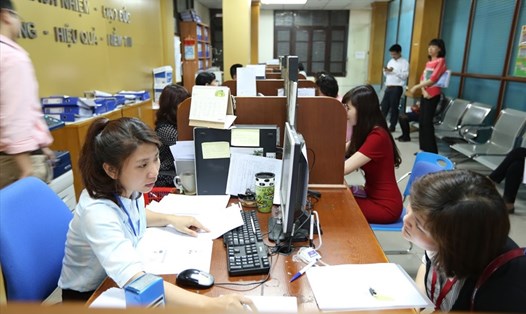 Cục Thuế Hà Nội thông tin, sau khi đăng công khai đã có 843 doanh nghiệp nộp 304 tỉ đồng tiền nợ vào ngân sách. Ảnh Hải Nguyễn.