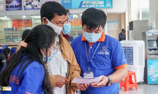 Thí sinh trường Đại học Nguyễn Tất Thành nhập học. Điểm sàn nhóm ngành đào tạo sức khoẻ của trường bằng với mức quy định của Bộ GDDT Ảnh: Nhà trường cung cấp