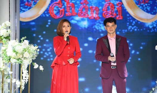 Xuân Bắc và Cát Tường đảm nhận vai trò MC trong chương trình truyền hình "Chân ái 2020". Ảnh: Nhân vật cung cấp.