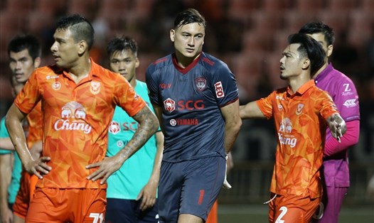 Thủ thành Đặng Văn Lâm có màn trình diễn ấn tượng dù Muangthong United thua trong ngày Thai League trở lại. Ảnh: Muangthong United FC
