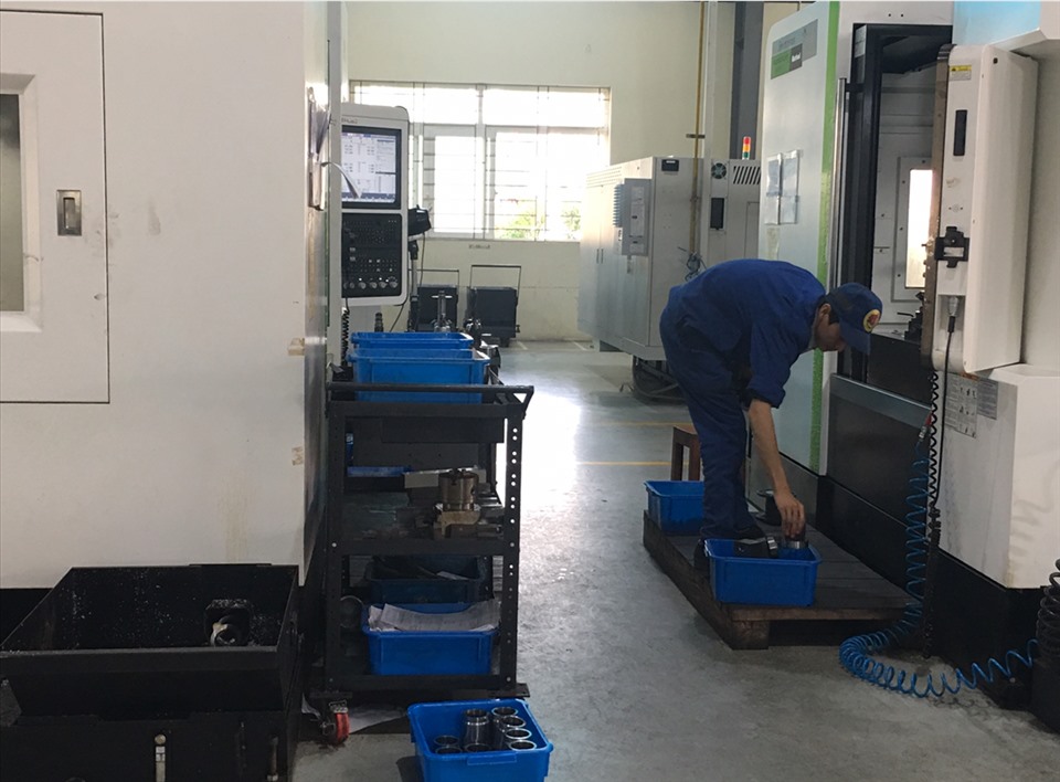 Đoàn viên Công đoàn sở Cty TNHH MTV Cơ điện và vật liệu nổ 31 (Nhà  máy Z131) hăng hái thi đua trong lao động sản xuất. Ảnh: Hải Anh