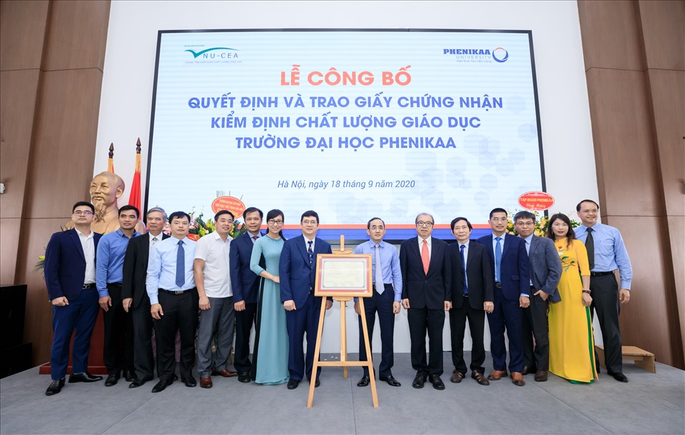 Lễ công bố và trao chứng nhật kiểm định chất lượng cho Trường ĐH Phenikaa
