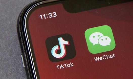 Các biểu tượng ứng dụng TikTok và WeChat trên màn hình điện thoại ở Bắc Kinh, Trung Quốc. Ảnh: AP.