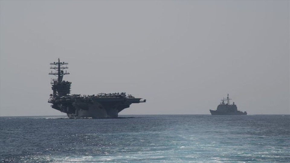 Tàu sân bay USS Nimitz tiến vào Vịnh Ba Tư hôm 19.9 cùng với tàu tuần dương mang tên lửa dẫn đường Princeton và Philippine Sea cùng tàu khu trục Sterett. Ảnh: Hải quân Mỹ.