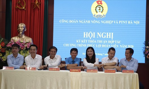Công đoàn Nông nghiệp và phát triển nông thôn Hà Nội đã ký thỏa thuận hợp tác với 6 đơn vị, doanh nghiệp. Ảnh: CĐNN