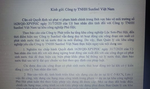 Ban Quản lý các khu công nghiệp tỉnh Lâm Đồng phát văn bản đến Công ty TNHH Sunfeel Việt Nam yêu cầu ngưng xả thải theo quyết định xử phạt của UBND tỉnh Lâm Đồng. Ảnh: PV chụp lại