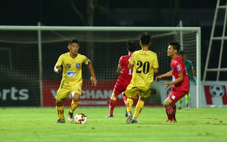 U17 Học viện NutiFood (áo vàng) có chiến thắng ấn tượng ở ngày ra quân. Ảnh: VFF. U17 Học viện NutiFood (áo vàng) có chiến thắng ấn tượng ở ngày ra quân. Ảnh: VFF.