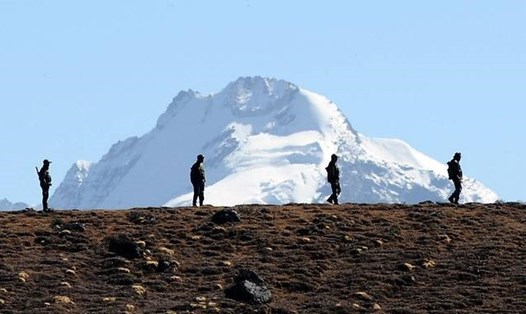 Binh sĩ quân đội Ấn Độ tại đèo Bumla ở biên giới Ấn Độ - Trung Quốc ở Arunachal Pradesh. Gần đây, tình hình biên giới Trung - Ấn luôn có diễn biến căng thẳng. Ảnh: AFP.