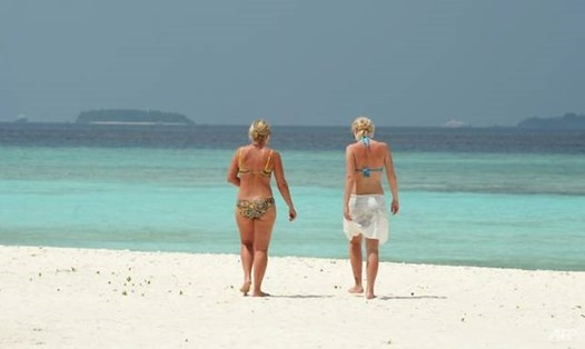 Maldives đã thắt chặt quy định nhập cảnh đối với khách du lịch sau khi xảy ra tình trạng COVID-19 tăng đột biến ở hơn một chục khu nghỉ dưỡng. Ảnh: AFP