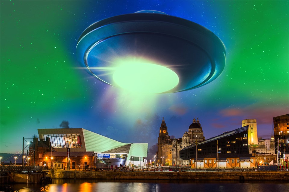 Detecting suspected UFO objects glowing in the UK sky