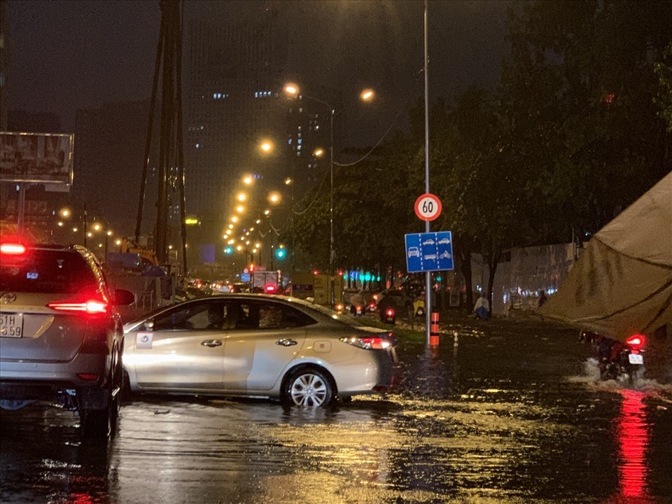 Bị thuỷ kích khiến chủ xe phải đối diện với rất nhiều chi phí sửa chữa và mất khoản tiền lớn do xe mất giá. Ảnh minh hoạ: Khánh Linh. Bị thuỷ kích khiến chủ xe phải đối diện với rất nhiều chi phí sửa chữa và mất khoản tiền lớn do xe mất giá. Ảnh minh hoạ: Khánh Linh.