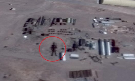 Vật thể mà thợ săn UFO nói rằng là một robot ngoài hành tinh ở căn cứ quân sự Vùng 51 của Mỹ. Ảnh: RT.