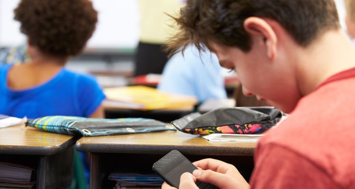 Có nên cho học sinh được sử dụng điện thoại trong lớp học? Ảnh minh hoạ. Ảnh: learningliftoff.com