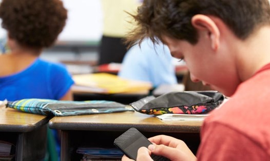 Có nên cho học sinh được sử dụng điện thoại trong lớp học? Ảnh minh hoạ. Ảnh: learningliftoff.com