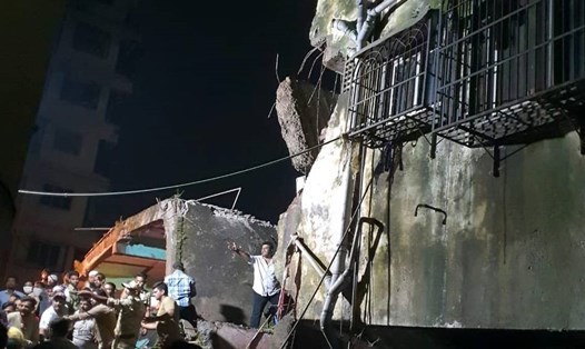 Khoảng 20 đến 25 người được cho là bị mắc kẹt trong đống đổ nát vụ sập nhà ở thành phố Bhiwandi, bang ‎Maharashtra, Ấn Độ. Ảnh: Reuters