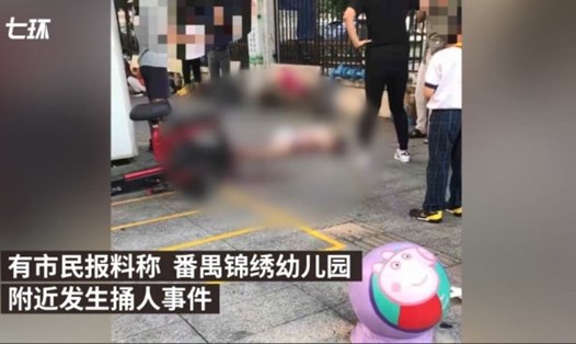 Vụ tấn công bằng dao trước một cổng trường học ở tỉnh Quảng Đông, Trung Quốc, khiến 5 học sinh bị thương. Ảnh: Thời báo Hoàn Cầu