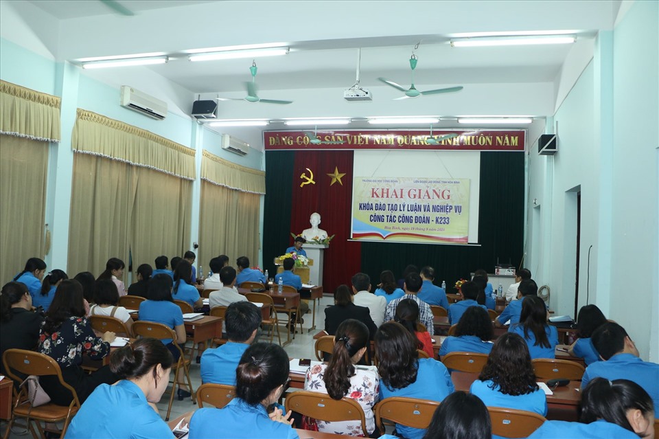Toàn cảnh khoá học do Liên đoàn Lao động tỉnh Hoà Bình và Trường Đại học Công đoàn phối hợp tổ chức. Ảnh: Mạnh Cường.