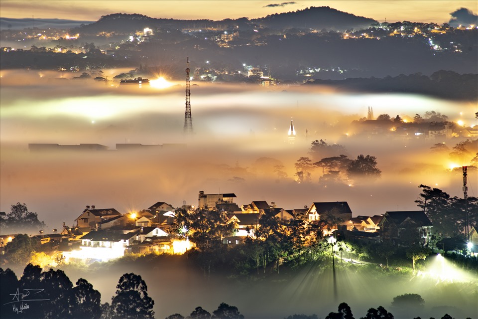 Đà Lạt vào mùa mây đẹp huyền ảo. Ảnh: Hồ Quốc