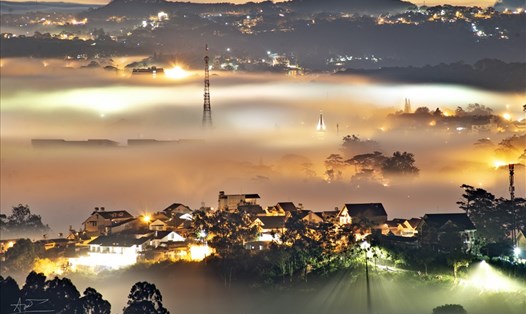 Đà Lạt vào mùa mây đẹp huyền ảo. Ảnh: Hồ Quốc