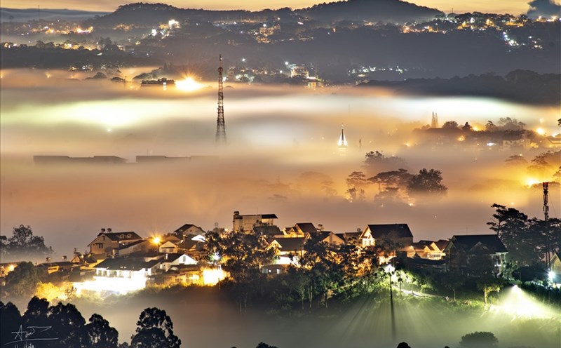 Đà Lạt vào mùa mây đẹp huyền ảo. Ảnh: Hồ Quốc