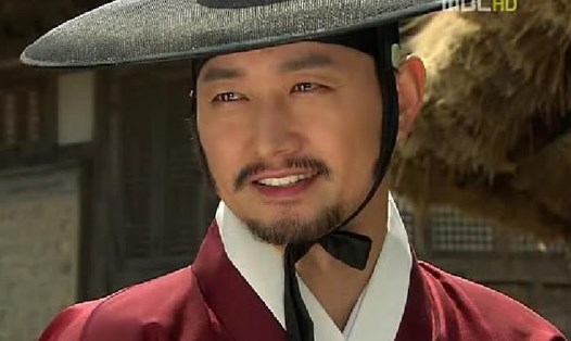 Nam diễn viên Kim Yoo Suk được khán giả nhớ đến qua loạt vai phản diện  (Ảnh: Cắt từ phim).