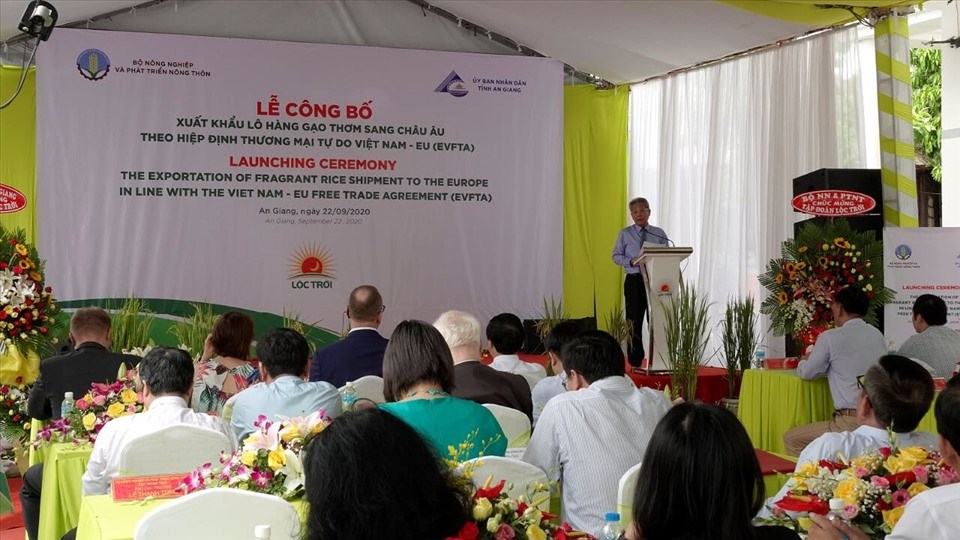 Chủ tịch HĐQT Tập đoàn Lộc Trời Huỳnh Văn Thòn phát biểu tại buổi lễ.
