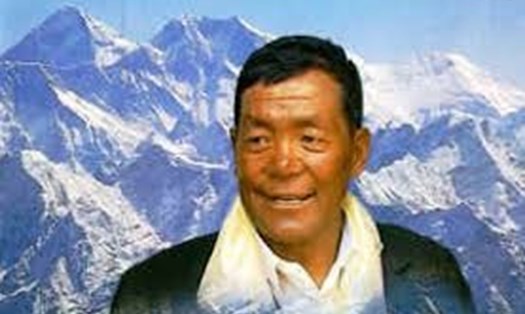 Ang Rita Sherpa lập kỷ lục Guinness leo đỉnh Everest không cần bình dưỡng khí. Ảnh: Asia News