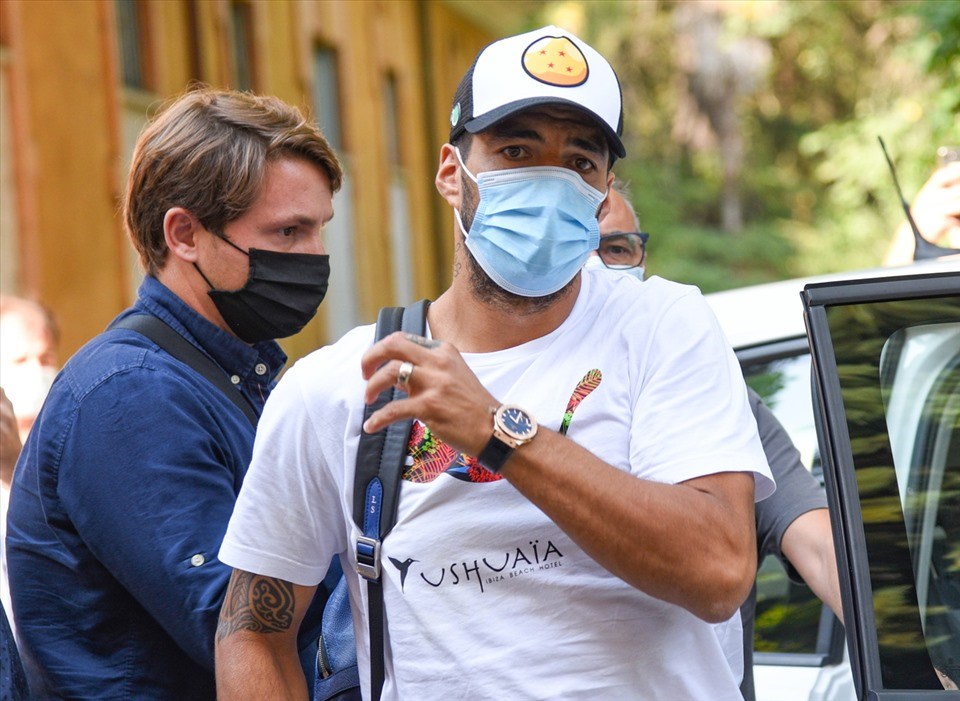 Luis Suarez đã gian lận trong bài kiểm tra tiếng Ý? Ảnh: Getty Images