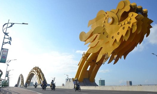 Cầu Rồng ở Đà Nẵng - điểm thu hút khách du lịch. Ảnh: T.T