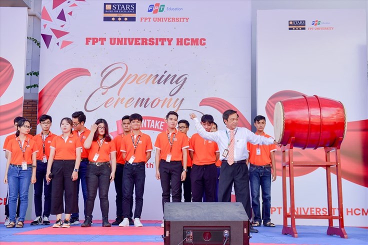 Thí sinh top đầu rạng ngời trong ngày khai giảng Thí sinh top đầu rạng ngời trong ngày khai giảng