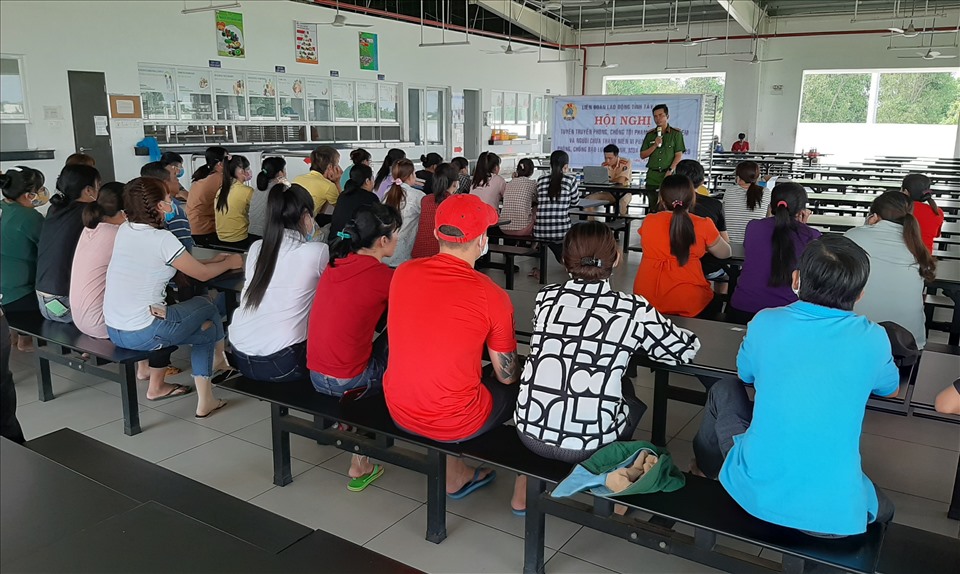 Buổi tuyên truyền pháp luật cho công nhân lao động. Ảnh LĐLĐ Tây Ninh