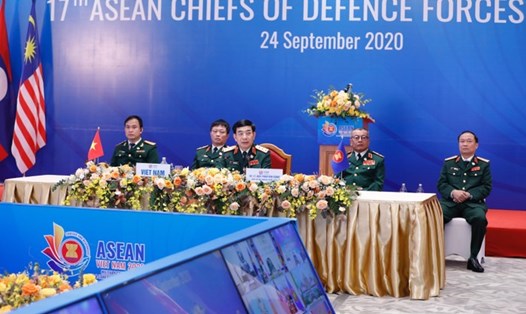 Thượng tướng Phan Văn Giang, Tổng Tham mưu trưởng Quân đội nhân dân 
Việt Nam, Thứ trưởng Bộ Quốc phòng phát biểu khai mạc hội nghị. Ảnh: QĐND