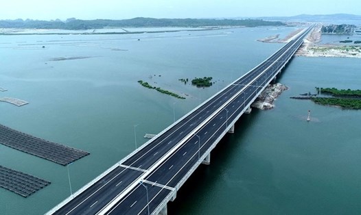 Tuyến cao tốc Hạ Long - Vân Đồn đã mở ra không gian phát triển rất lớn cho Quảng Ninh, trong đó góp phần hình thành nên Khu kinh tế ven biển Quảng Yên. Ảnh: Nguyễn Hùng
