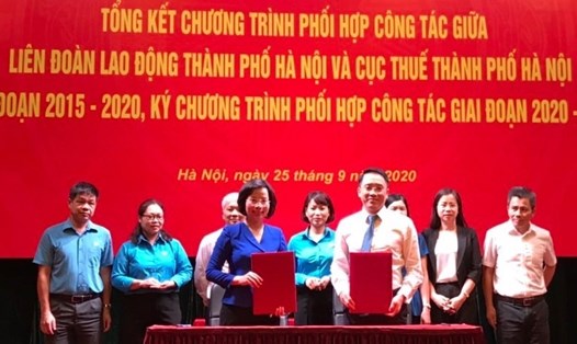 Liên đoàn Lao động  thành phố Hà Nội và Cục thuế thành phố Hà Nội ký kết Chương trình phối hợp công tác giai đoạn 2020-2025, trong đó có kiểm tra việc thực hiện đóng kinh phí Công đoàn. Ảnh: Ngọc Diệp