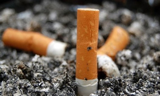 Thuốc lá là nguyên nhân gây ra những bệnh về phổi nhưng để bỏ thuốc, nhất là với những người đã hút lâu năm là điều không dễ dàng. Ảnh minh hoạ: Anh Tú