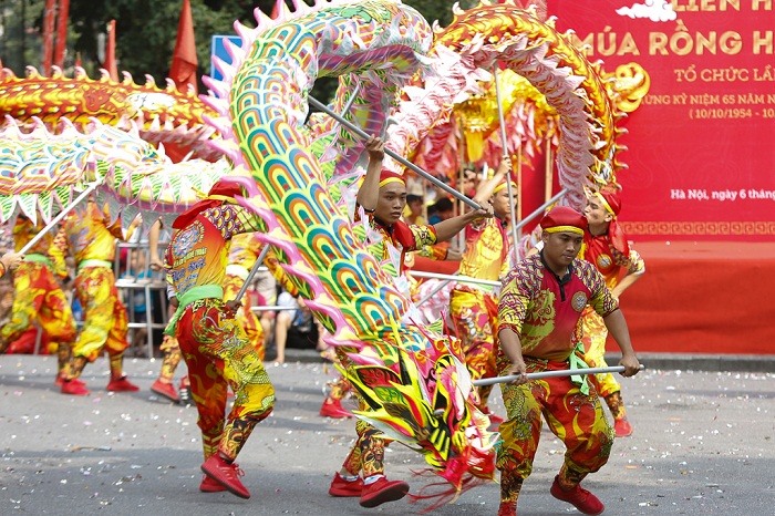 Liên hoan múa Rồng năm nay thu hút 13 đội tham gia. Ảnh: hanoi.gov