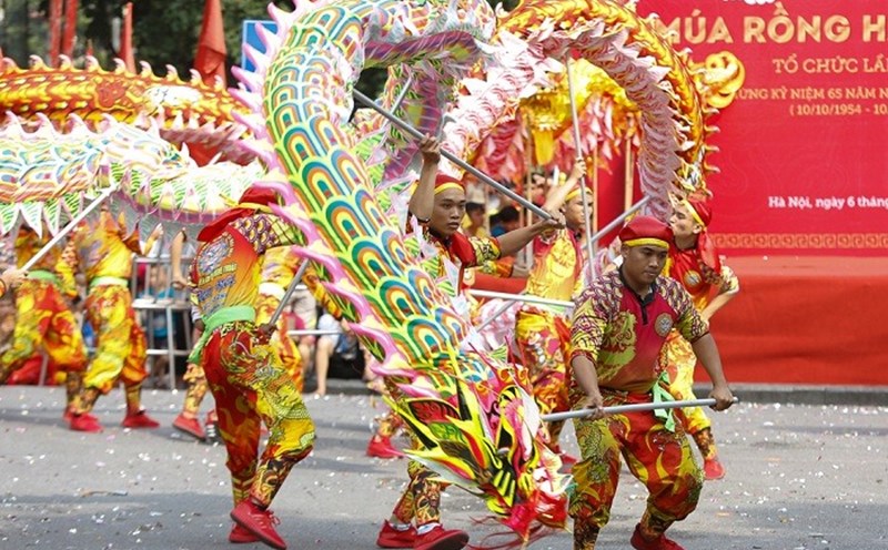 Liên hoan múa Rồng năm nay thu hút 13 đội tham gia. Ảnh: hanoi.gov
