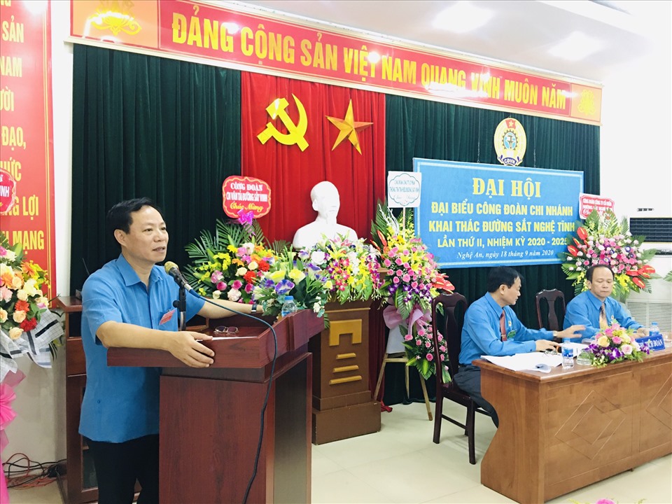 Đồng chí Mai Thành Phương – Chủ tịch Công đoàn Đường sắt Việt Nam phát biểu chỉ đạo Đại hội. Ảnh: CĐ ĐS
