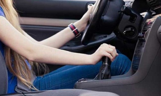 4 cách phụ nữ gợi ý để lái xe an toàn.