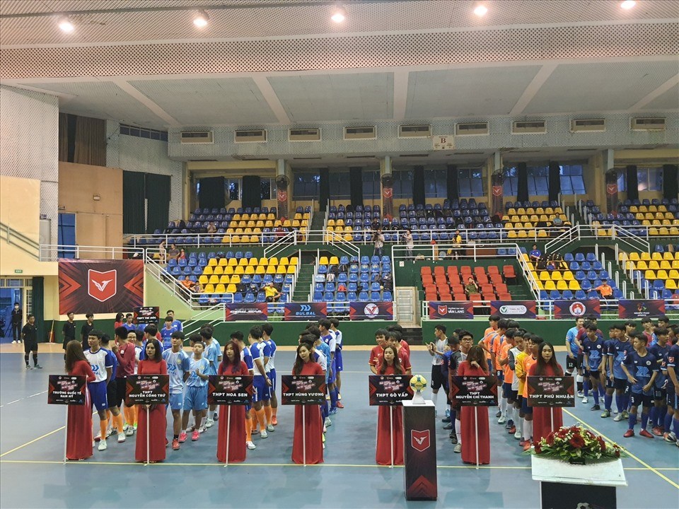 Giải Futsal học sinh THPT mở rộng tranh cúp Đại học Văn Lang năm 2020. Ảnh: Anh Nhàn Giải Futsal học sinh THPT mở rộng tranh cúp Đại học Văn Lang năm 2020. Ảnh: Anh Nhàn