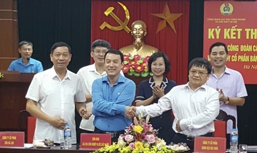 Công đoàn các Khu công nghiệp -  chế xuất Hà Nội đã ký kết thỏa thuận hợp tác chương trình “Phúc lợi đoàn viên công đoàn” với Công ty cổ phần sữa Hà Lan và Công ty cổ phần bánh kẹo Hải Châu. Ảnh: CĐ KCN