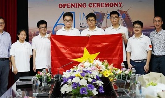 Đội tuyển Việt Nam giành 2 Huy chương Vàng Oympic Toán quốc tế 2020, trong đó có một em học sinh mới học lớp 10.