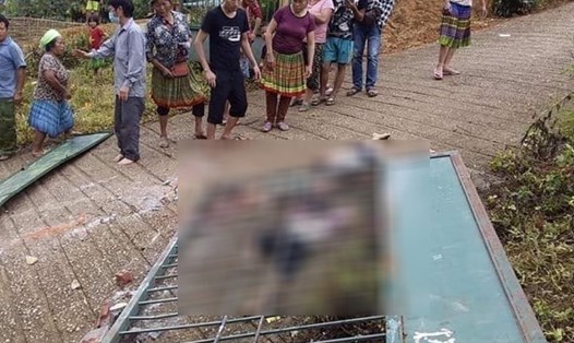 Cổng trường bị sập khiến 3 cháu bé tử vong thương tâm trong ngày đầu tiên vào năm học mới ở Lào Cai. Ảnh: CTV