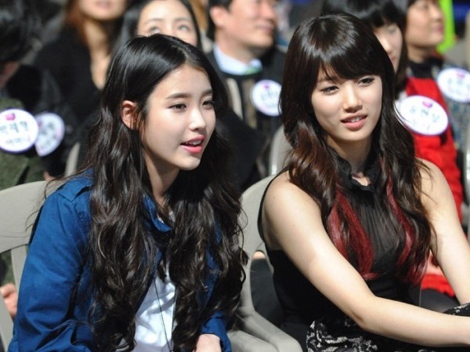 Tình bạn bền chặt gần một thập kỷ của IU và Suzy. Ảnh chụp màn hình. Tình bạn bền chặt gần một thập kỷ của IU và Suzy. Ảnh chụp màn hình.