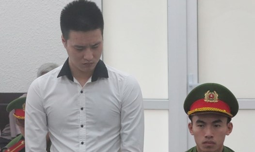 Bị cáo Nguyễn Hữu Thực - đâm chết người vì cho rằng nạn nhân muốn quan hệ đồng tính. Ảnh: V.Dũng.