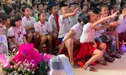 Trẻ em xã Hưng Tây (Hưng Nguyên-Nghệ An) vui Tết Trung thu do Tỉnh đoàn phối hợp tổ chức. Ảnh: NVT