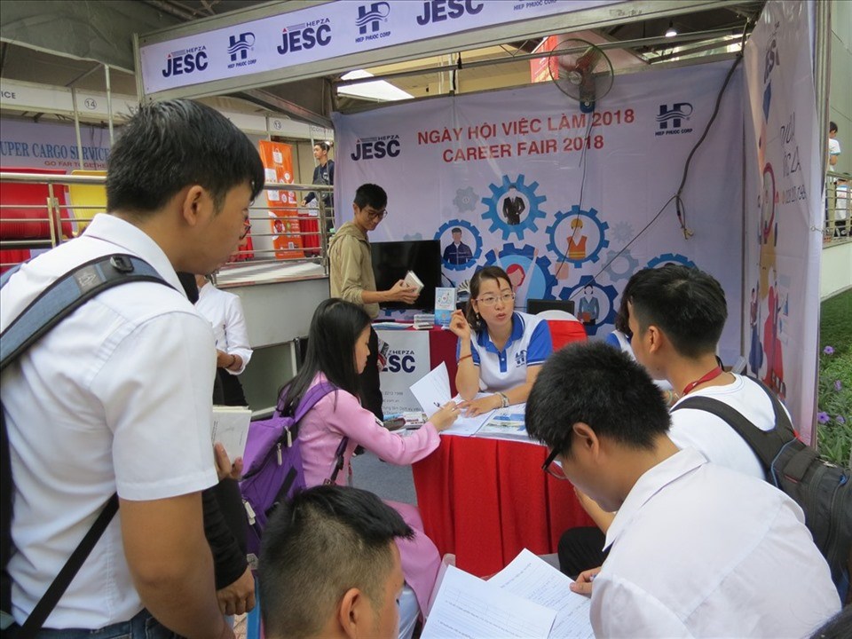 Các bạn trẻ cần nắm được một số bí quyết để thành công trong buổi phỏng vấn và ứng tuyển. Ảnh minh hoạ: Lê Tuyết. Các bạn trẻ cần nắm được một số bí quyết để thành công trong buổi phỏng vấn và ứng tuyển. Ảnh minh hoạ: Lê Tuyết.