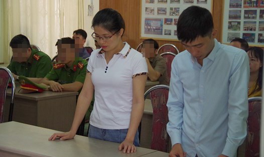 Hai bác sĩ Yến và Quyết bị Công an tỉnh Hà Giang khởi tố, cho tại ngoại. Ảnh cơ quan công an.
